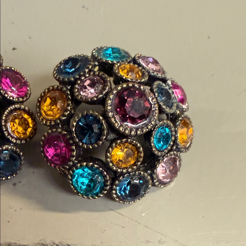 Vintage Avon Domed Clip On Earrings With Multicolored Stones Jewelry - Picture 9 of 13